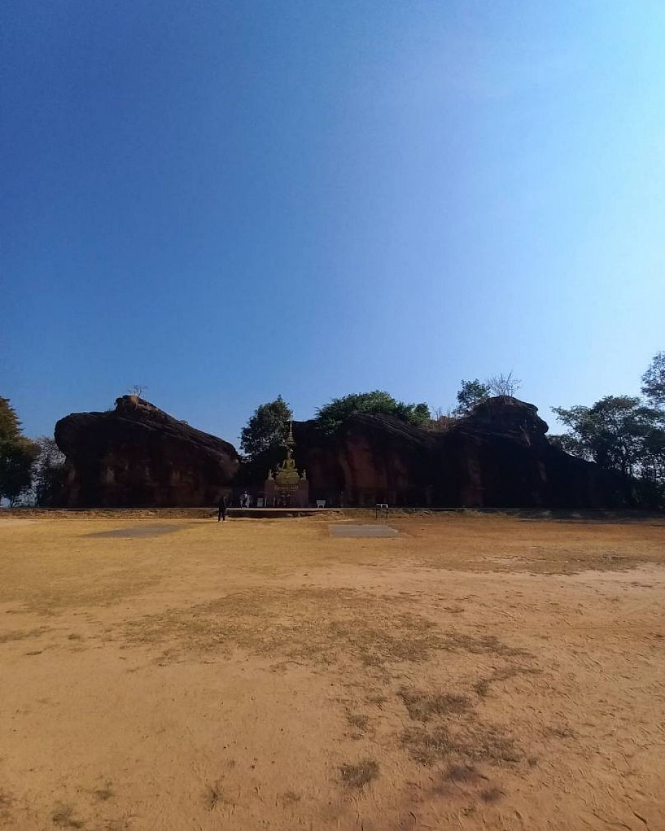 ภูสิงห์ หินมีลักษณะคล้ายสิงห์หมอบ