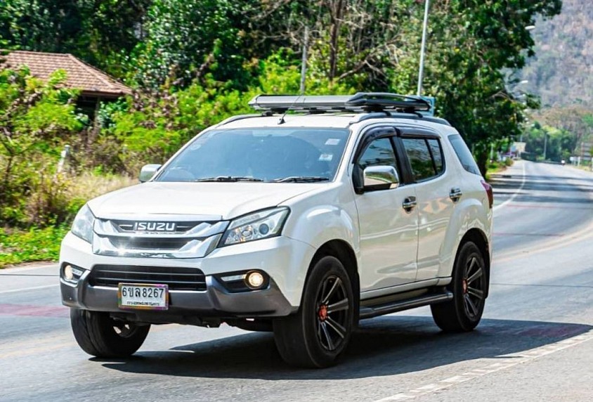 รถSuv7ที่นั่ง เช่าพร้อมคนขับ บริการ จองล่วงหน้า รับส่งและนำเที่ยว เหมาไปต่างจังหวัด ไปทั่วไทย โทรเลย 0879007047